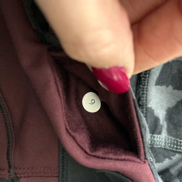 Lululemon Kris Cross Crop (Full-On Luxtreme) Bordeaux Drama / Black EUC Size 6 - Picture 10 of 11